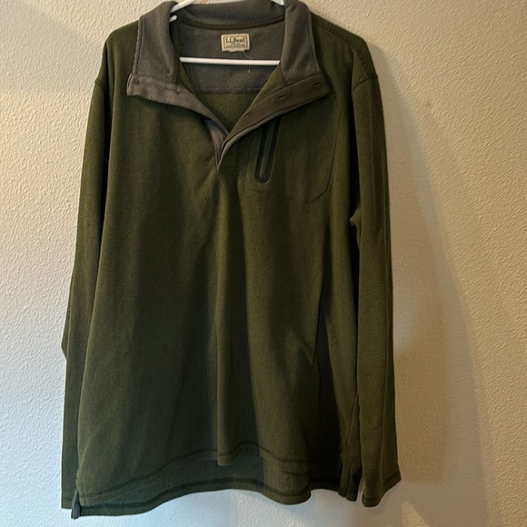 L.L Bean quarter button down size is missing fits like a XL - Picture 1 of 5